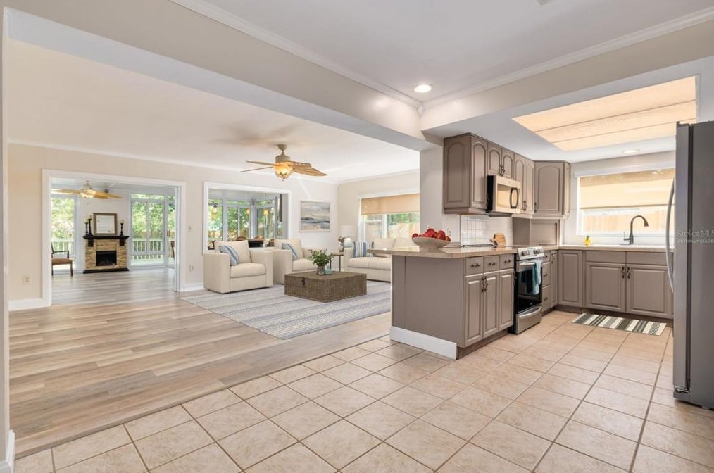 1417 Nebraska Ave, Palm Harbor FL  34683-4121 exterior