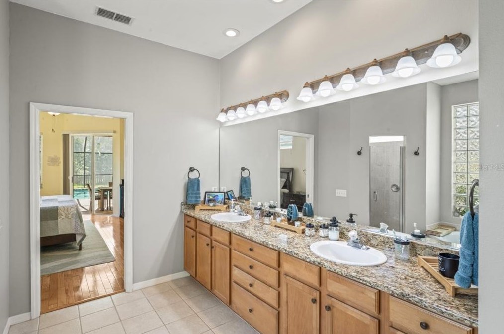 5412 Garden Arbor Dr, Lutz FL  33558-9098 exterior