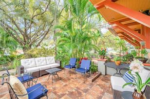 824 Bay St NE - Photo 3