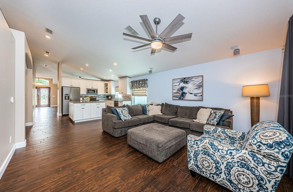 303 Bay Arbor Blvd, Oldsmar FL  34677-4664 exterior