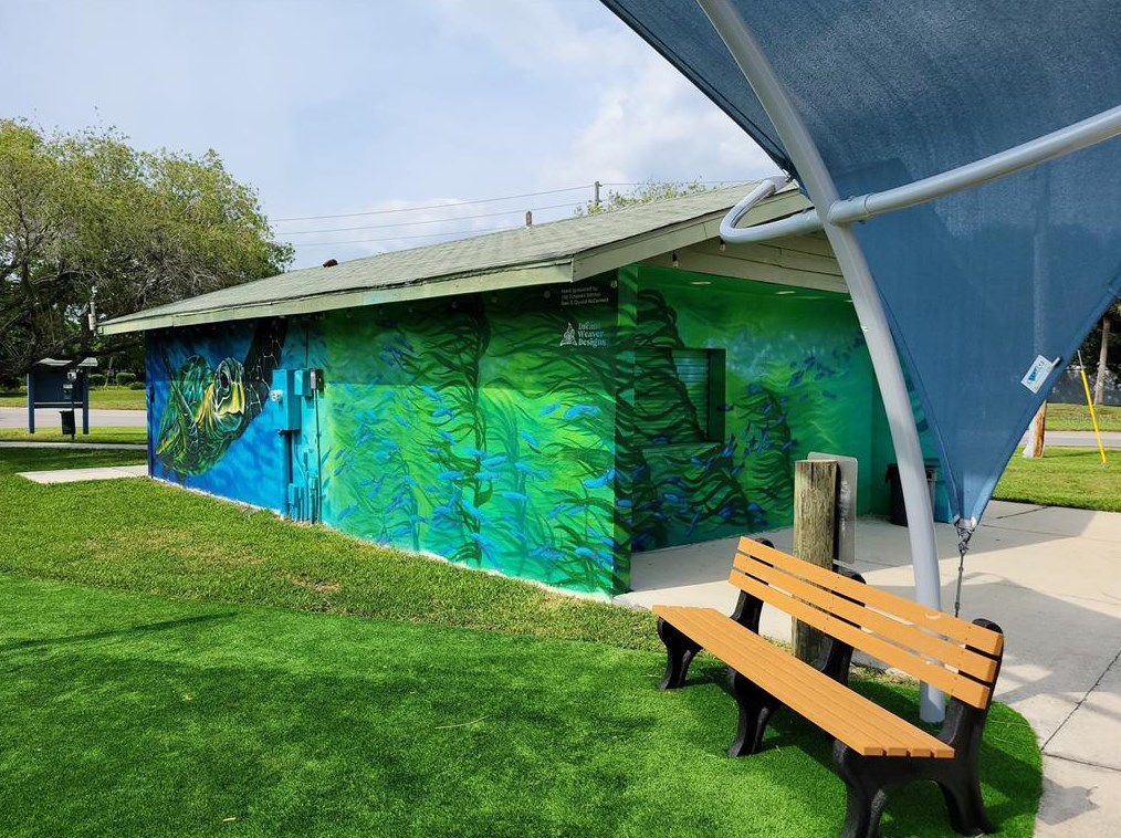 108 Sun Isle Cir, Saint Petersburg FL  33706-4982 exterior