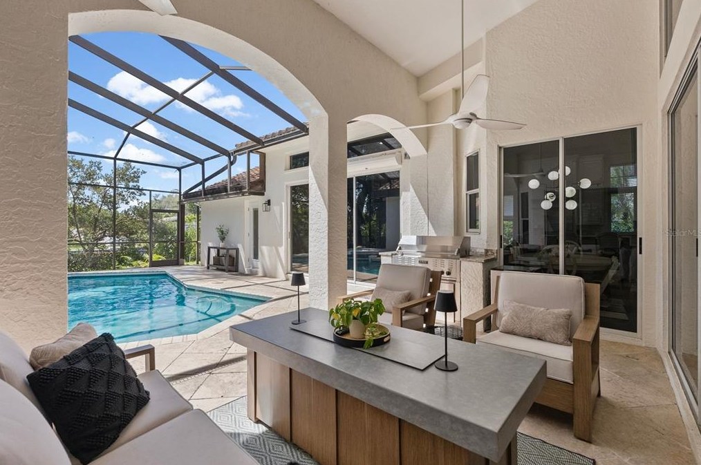 520 Bay Laurel Ct, Saint Petersburg FL  33703-3130 exterior