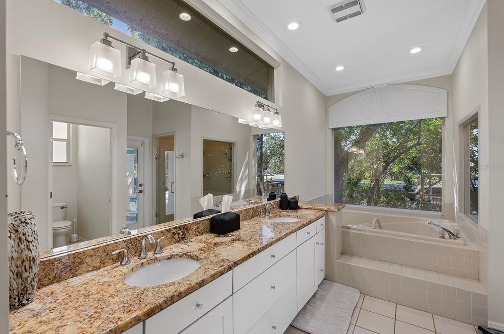 520 Bay Laurel Ct, Saint Petersburg FL  33703-3130 exterior