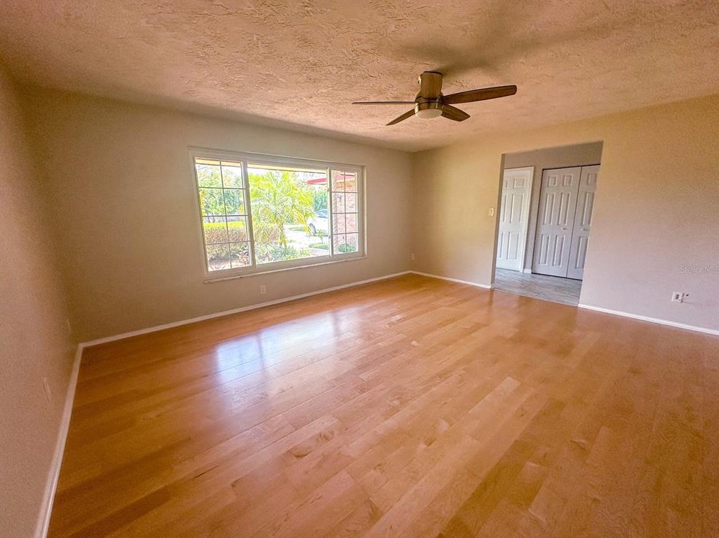 641 La Plaza Ave, Saint Petersburg FL  33707-2223 exterior