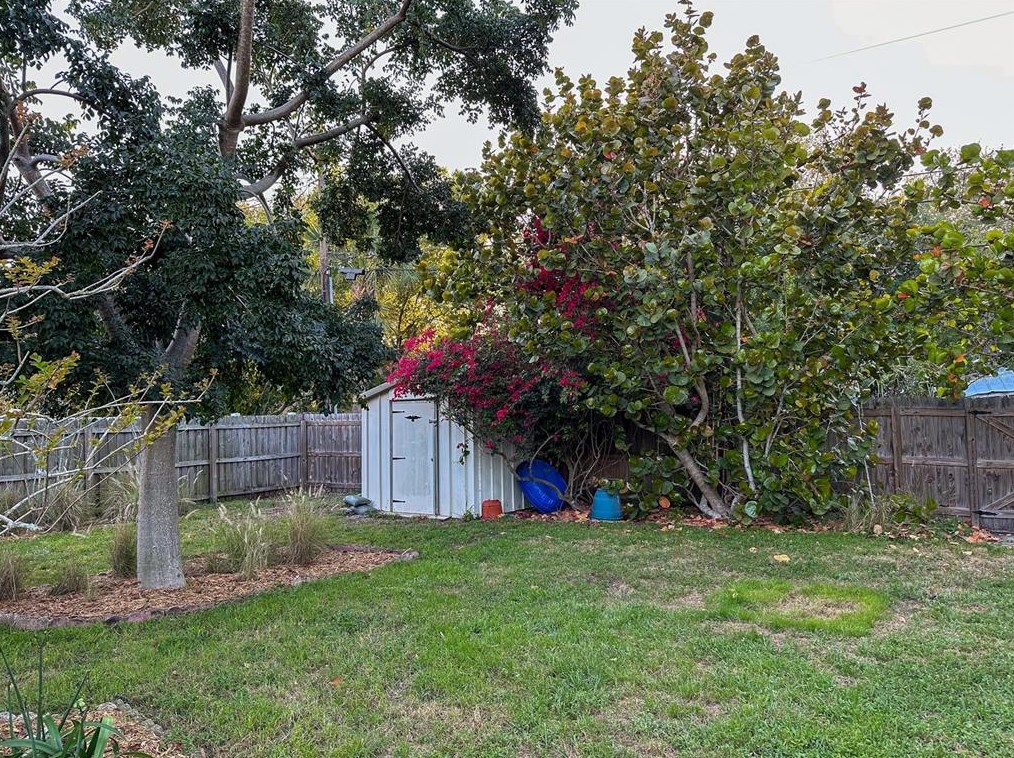 641 La Plaza Ave, Saint Petersburg FL  33707-2223 exterior