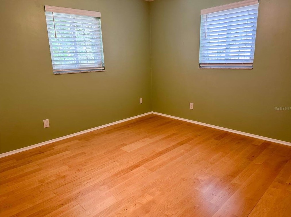 641 La Plaza Ave, Saint Petersburg FL  33707-2223 exterior