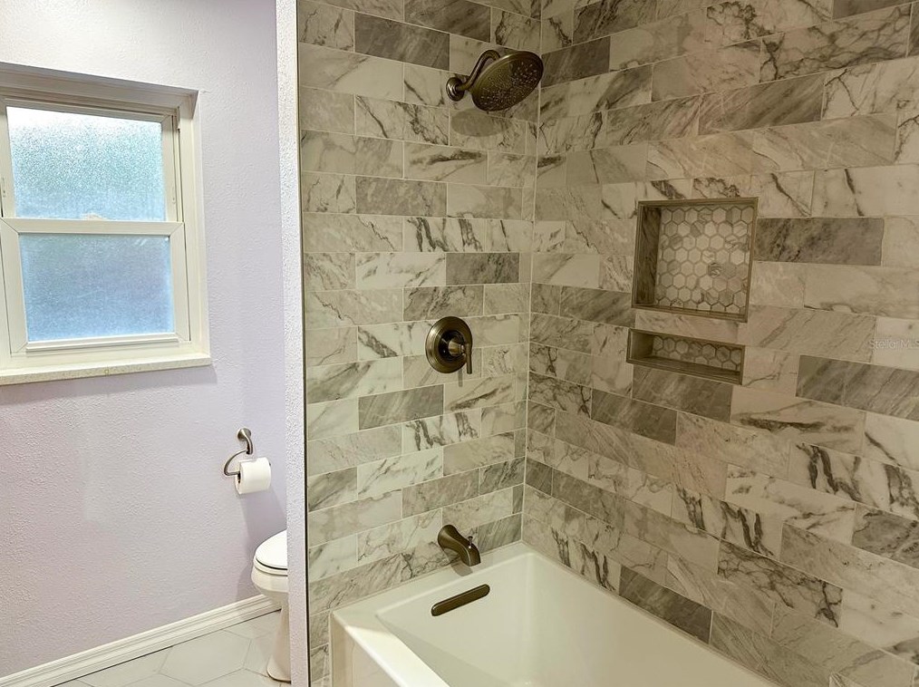 641 La Plaza Ave, Saint Petersburg FL  33707-2223 exterior