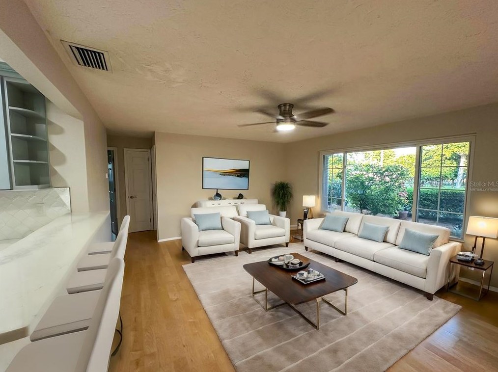 641 La Plaza Ave, Saint Petersburg FL  33707-2223 exterior