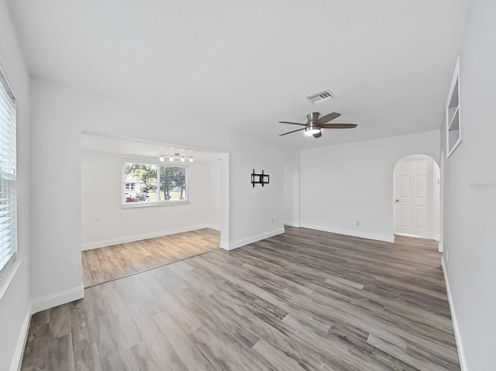 4050 31st Ave, Saint Petersburg FL  33713-2218 exterior