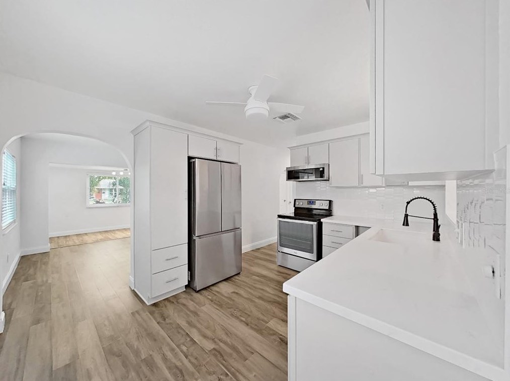 4050 31st Ave, Saint Petersburg FL  33713-2218 exterior