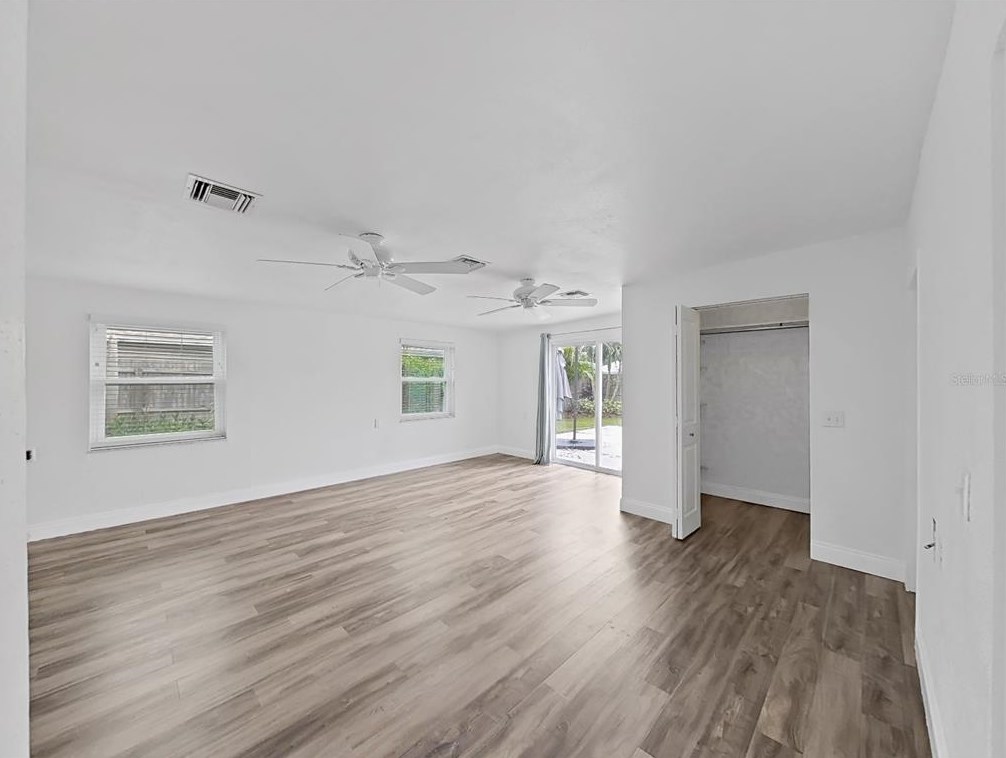 4050 31st Ave, Saint Petersburg FL  33713-2218 exterior