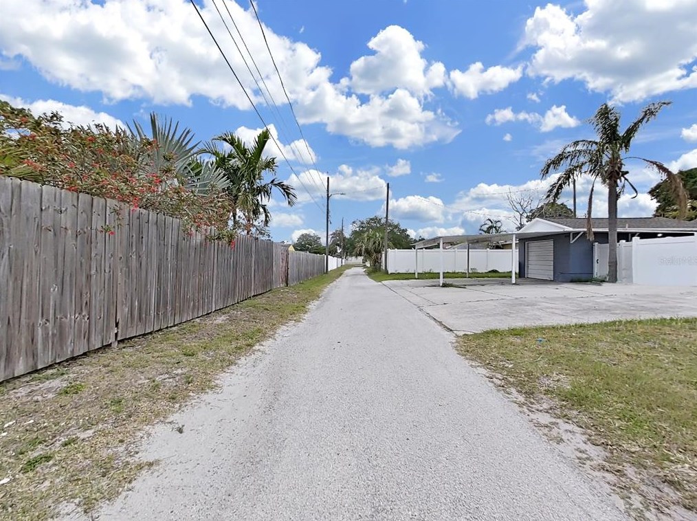 4050 31st Ave, Saint Petersburg FL  33713-2218 exterior