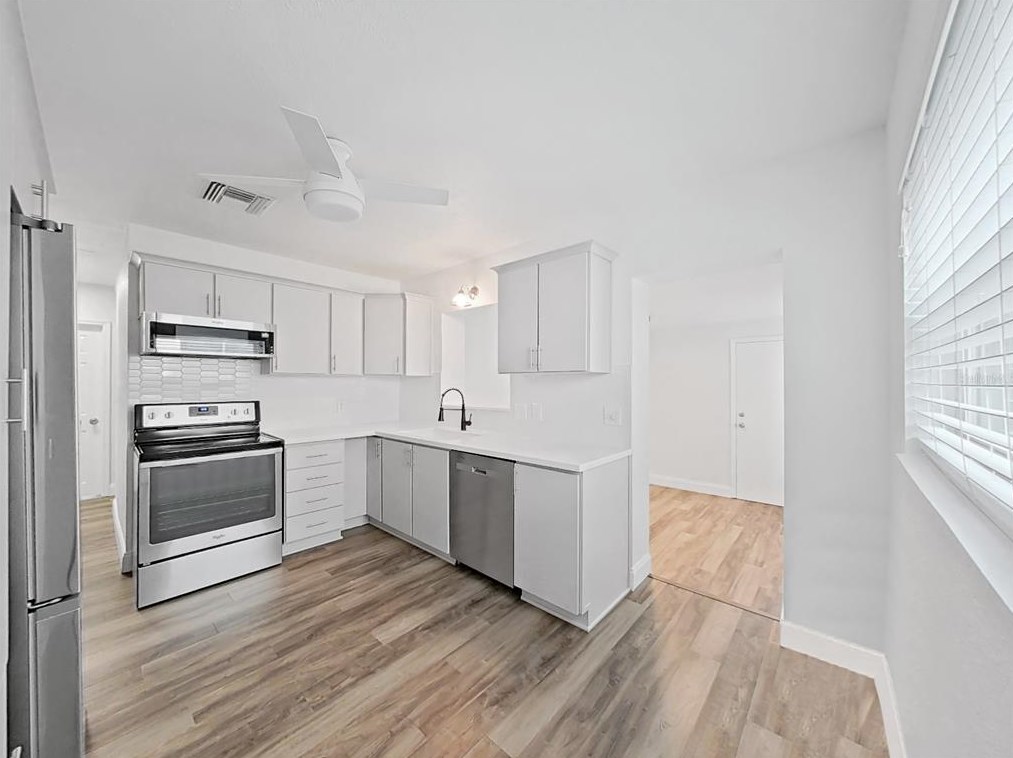 4050 31st Ave, Saint Petersburg FL  33713-2218 exterior