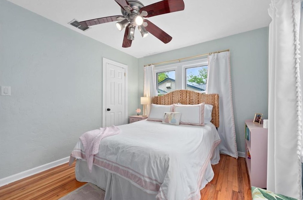 1071 45th Ave, Saint Petersburg FL  33703-3615 exterior