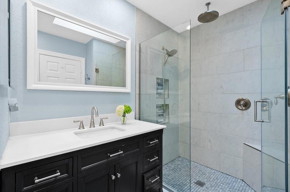 1071 45th Ave, Saint Petersburg FL  33703-3615 exterior