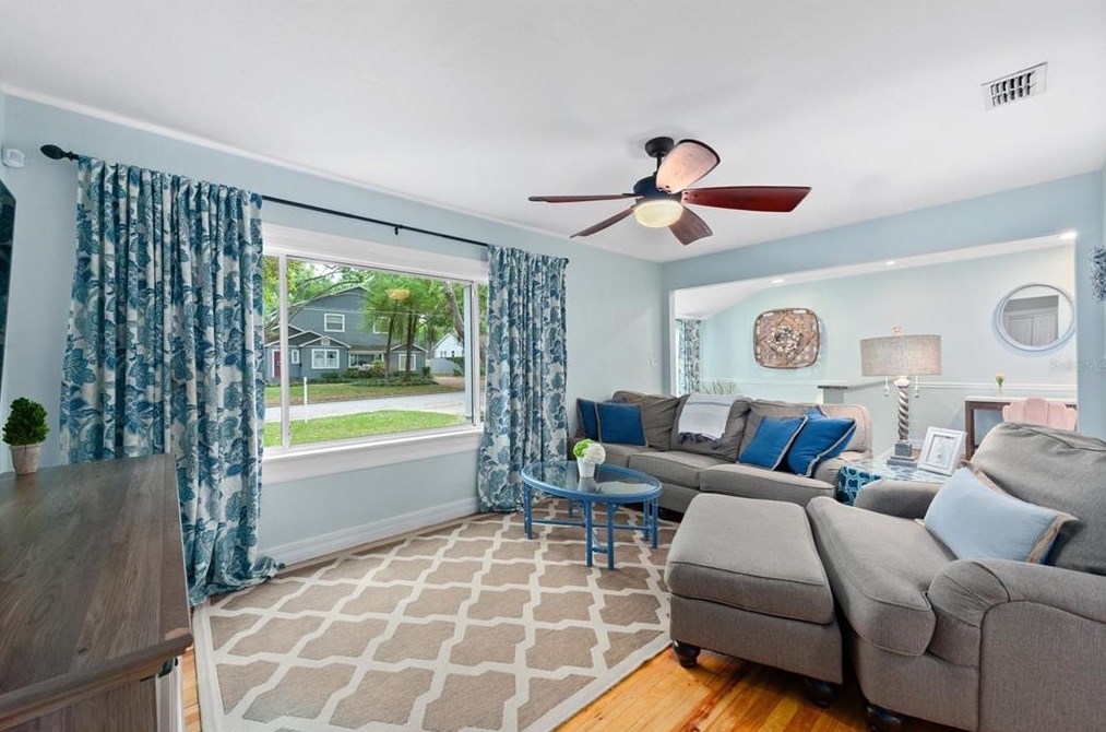 1071 45th Ave, Saint Petersburg FL  33703-3615 exterior