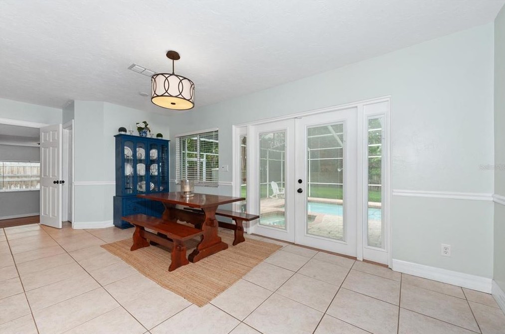 1071 45th Ave, Saint Petersburg FL  33703-3615 exterior