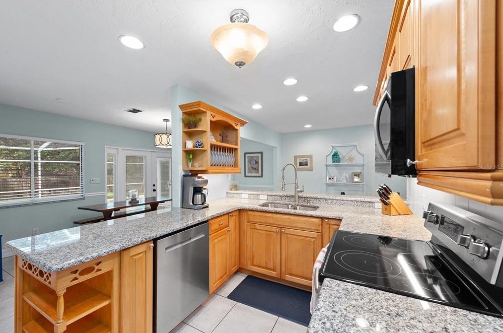 1071 45th Ave, Saint Petersburg FL  33703-3615 exterior