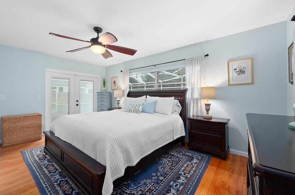 1071 45th Ave, Saint Petersburg FL  33703-3615 exterior