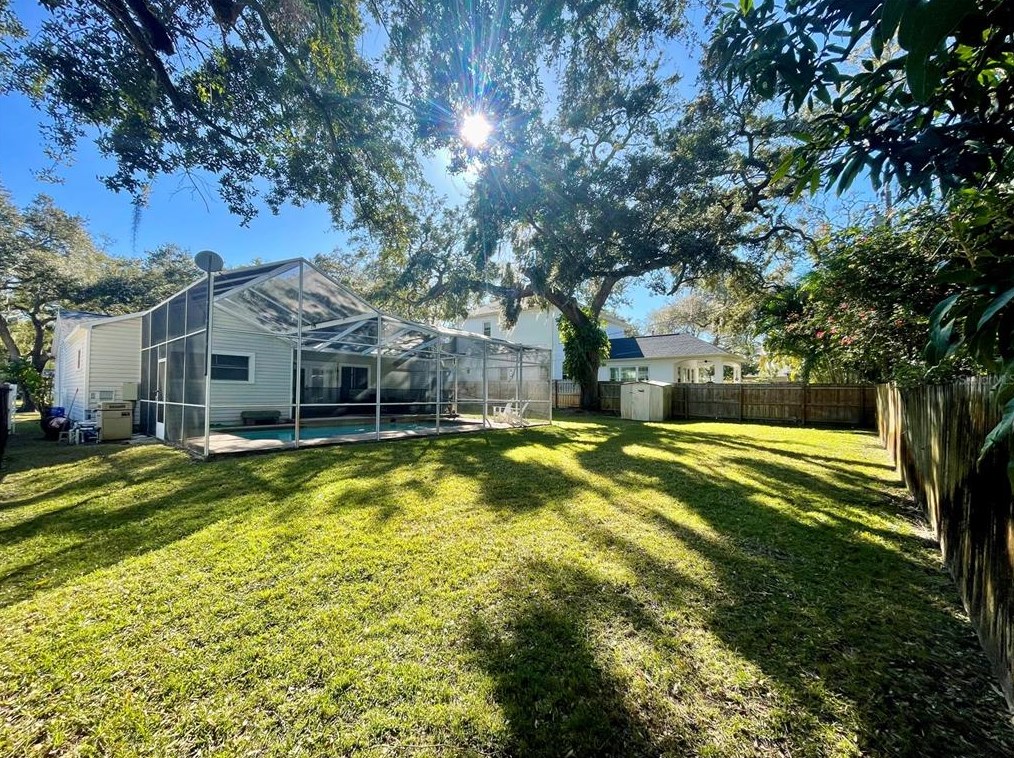 1071 45th Ave, Saint Petersburg FL  33703-3615 exterior