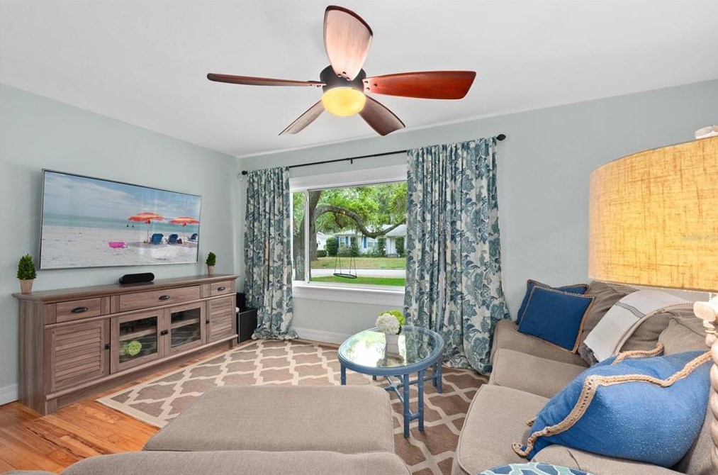 1071 45th Ave, Saint Petersburg FL  33703-3615 exterior