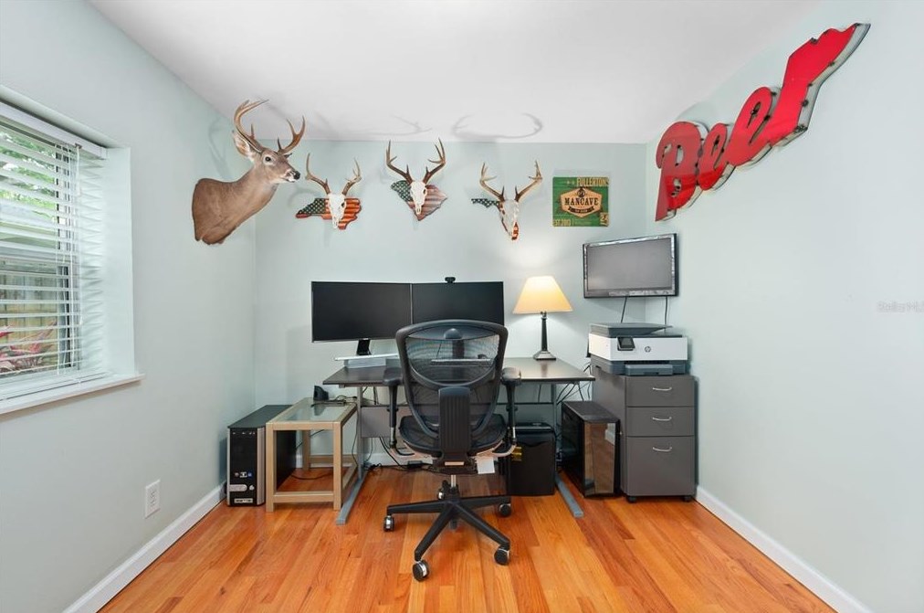 1071 45th Ave, Saint Petersburg FL  33703-3615 exterior