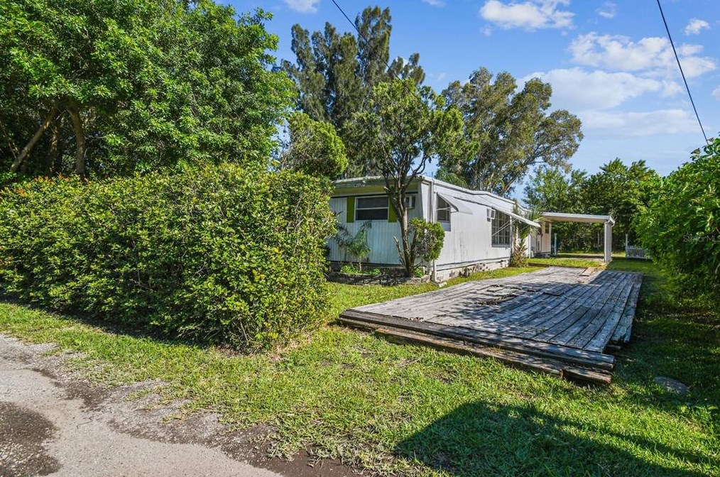 1151 Monaco Dr, Saint Petersburg FL  33702-1437 exterior