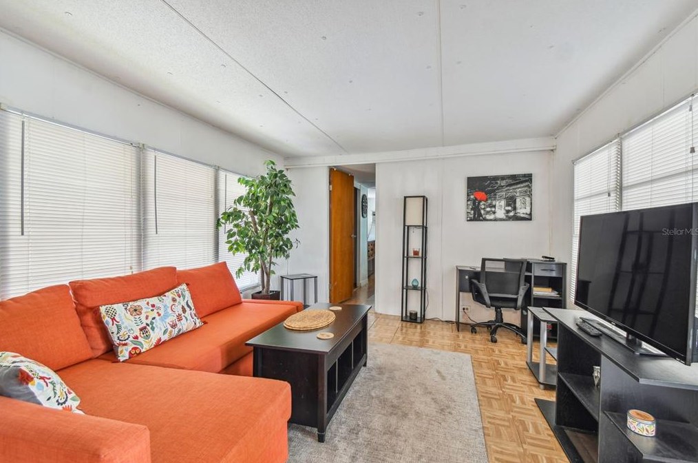 1151 Monaco Dr, Saint Petersburg FL  33702-1437 exterior