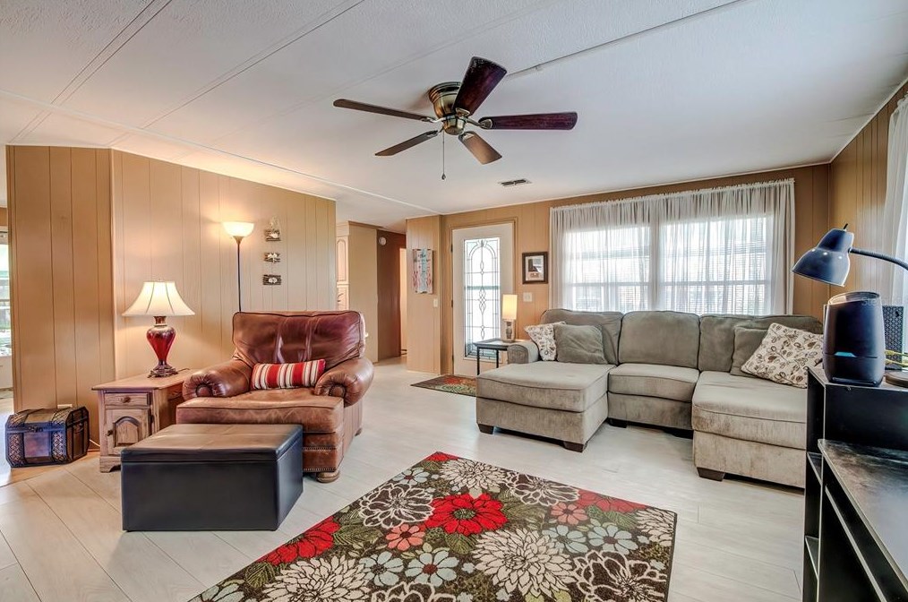 3112 Southport Dr, Tarpon Springs FL  34690-1945 exterior