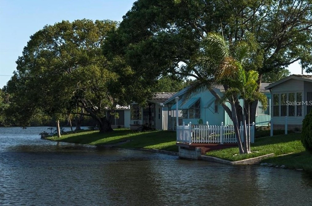 3112 Southport Dr, Tarpon Springs FL  34690-1945 exterior