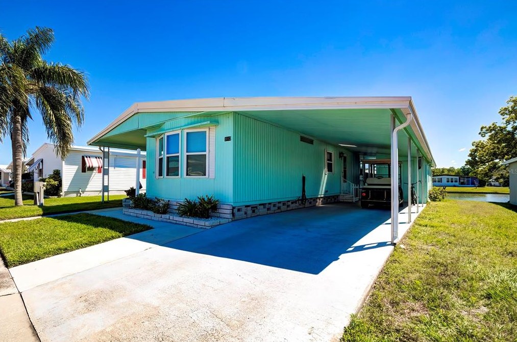 3112 Southport Dr, Tarpon Springs FL  34690-1945 exterior