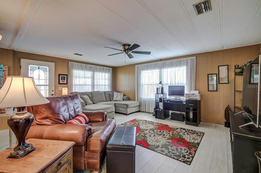 3112 Southport Dr, Tarpon Springs FL  34690-1945 exterior