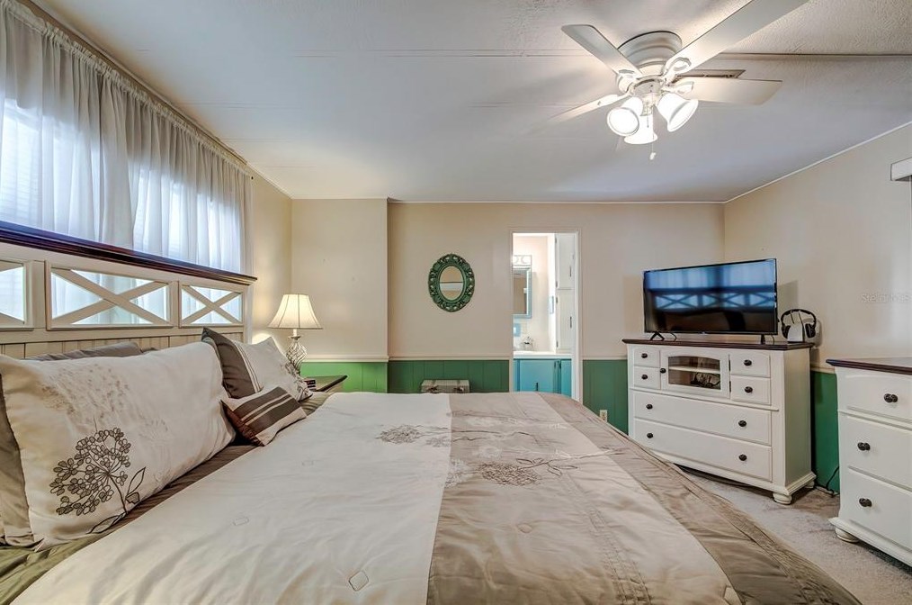 3112 Southport Dr, Tarpon Springs FL  34690-1945 exterior