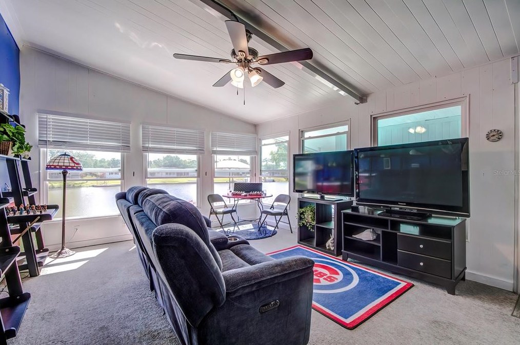 3112 Southport Dr, Tarpon Springs FL  34690-1945 exterior