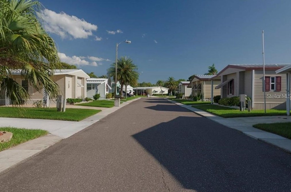 3112 Southport Dr, Tarpon Springs FL  34690-1945 exterior