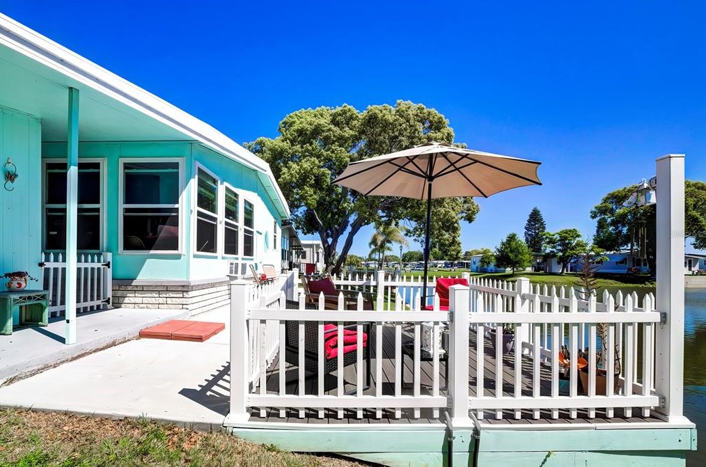 3112 Southport Dr, Tarpon Springs FL  34690-1945 exterior