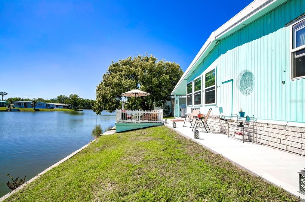 3112 Southport Dr, Tarpon Springs FL  34690-1945 exterior