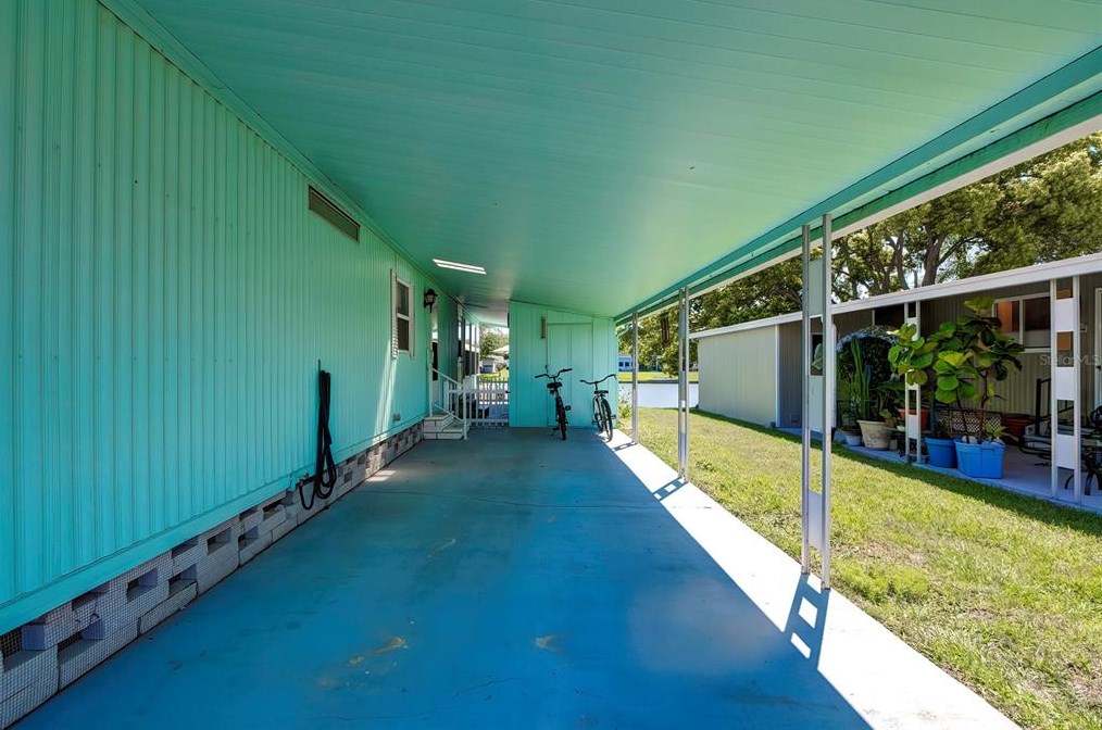 3112 Southport Dr, Tarpon Springs FL  34690-1945 exterior