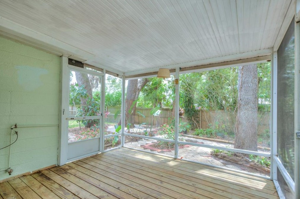 10514 52nd Ave, Saint Petersburg FL  33708-3312 exterior