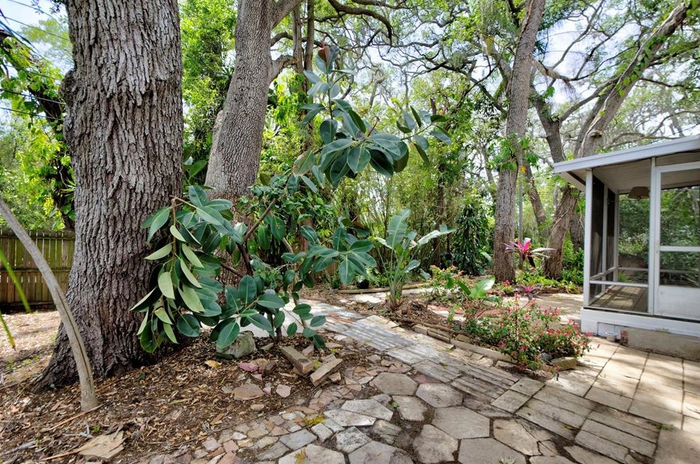 10514 52nd Ave, Saint Petersburg FL  33708-3312 exterior