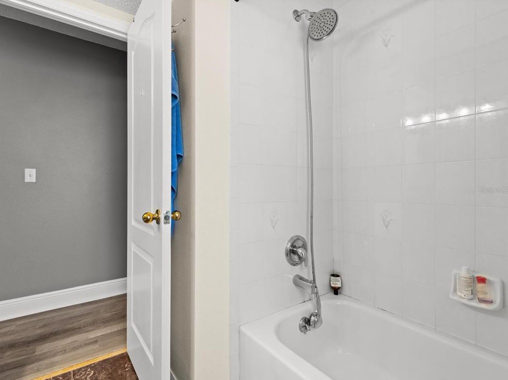 1409 Sunset Rd, Tarpon Springs FL  34689-2728 exterior