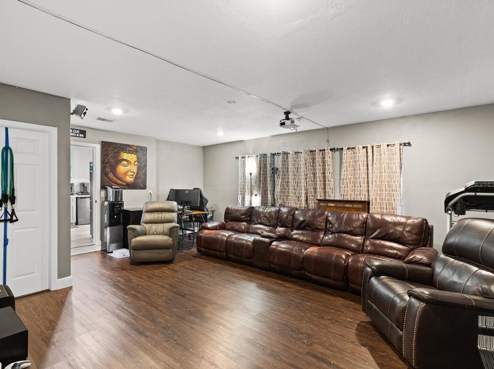 1409 Sunset Rd, Tarpon Springs FL  34689-2728 exterior