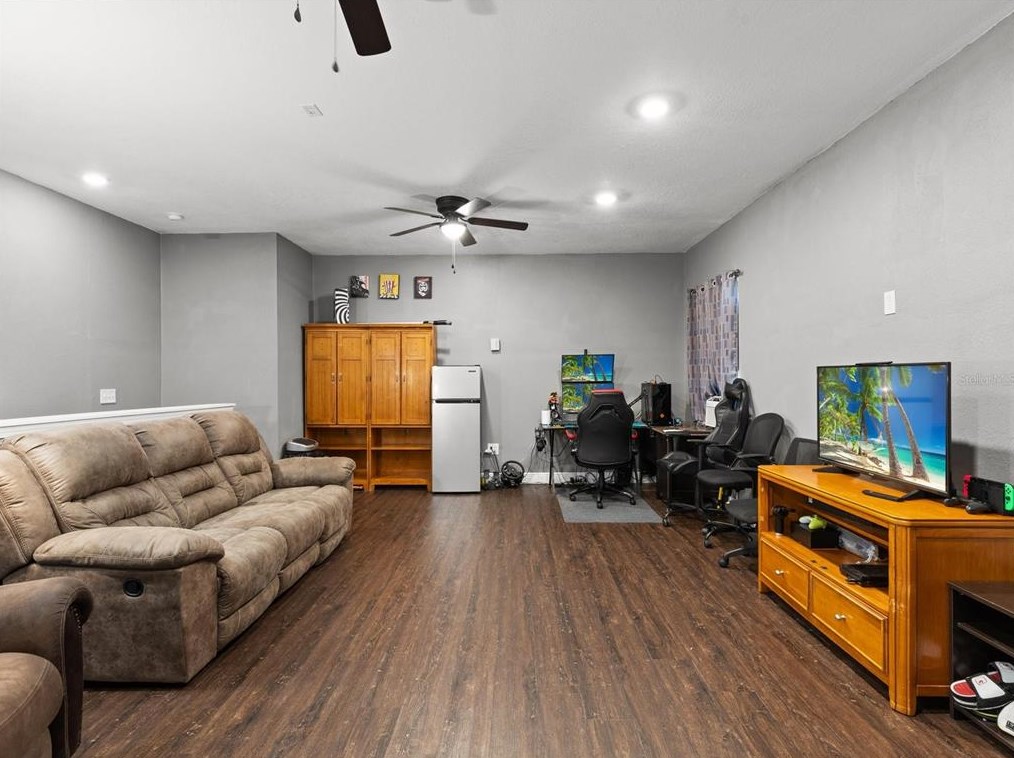 1409 Sunset Rd, Tarpon Springs FL  34689-2728 exterior