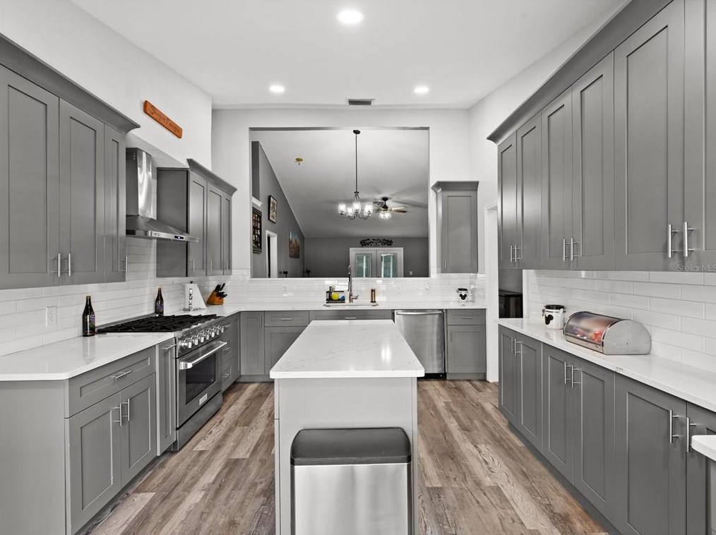 1409 Sunset Rd, Tarpon Springs FL  34689-2728 exterior