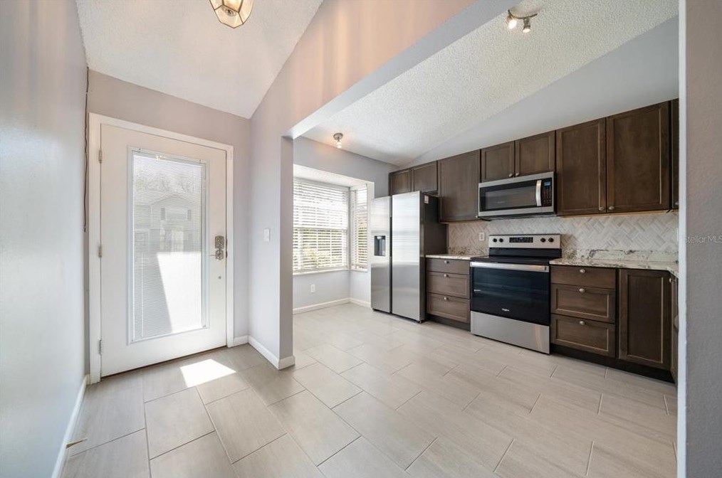 894 Jackson Ct, Palm Harbor FL  34683-6337 exterior