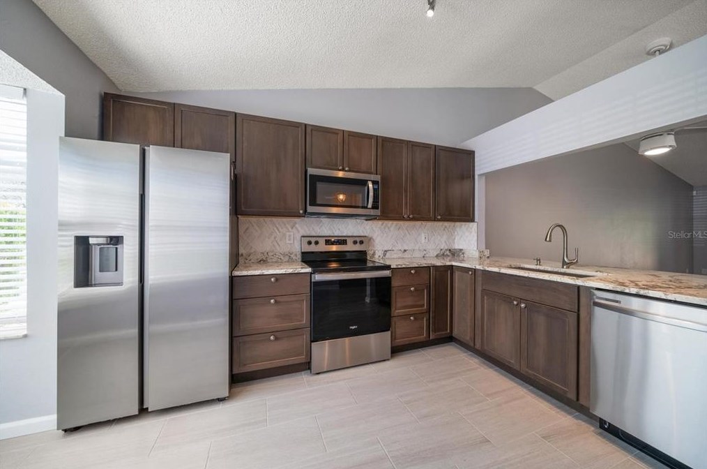 894 Jackson Ct, Palm Harbor FL  34683-6337 exterior