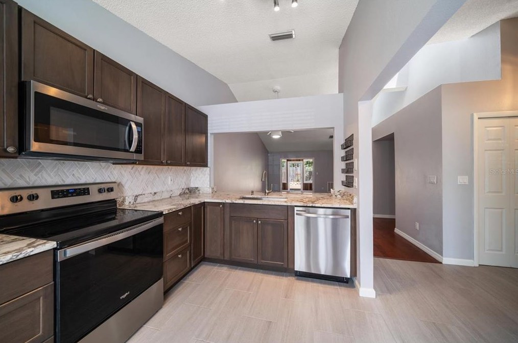 894 Jackson Ct, Palm Harbor FL  34683-6337 exterior