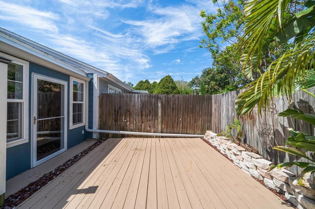 894 Jackson Ct, Palm Harbor FL  34683-6337 exterior