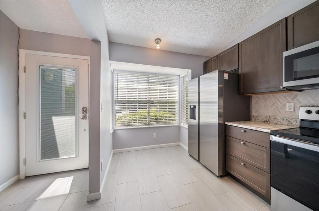 894 Jackson Ct, Palm Harbor FL  34683-6337 exterior