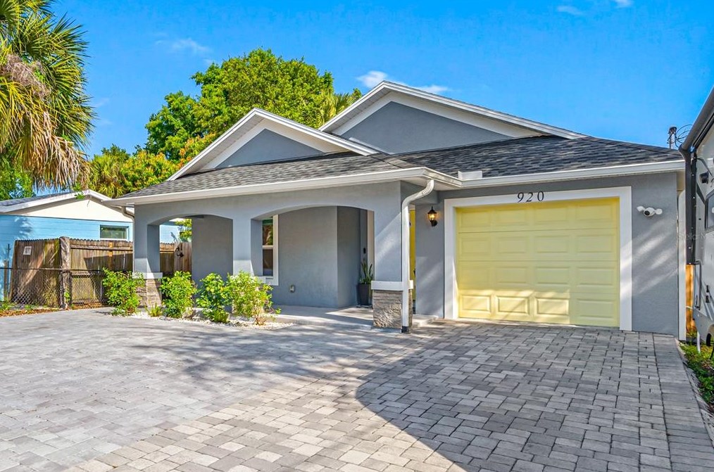 920 Castle Ct, Tampa FL  33612-8131 exterior